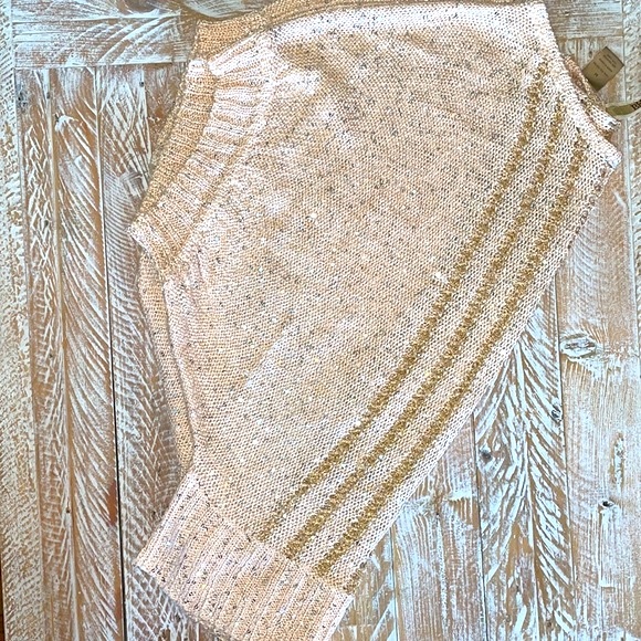 ✨BKE Gorgeous Gold Sweater✨~med - Picture 3 of 7